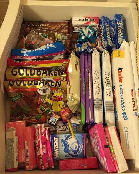 Snack Station, Room Organization Bedroom, Snack Organizer, Sleepover Food, Things To Eat, Junk Food Snacks, Food Drinks Dessert, Food Snapchat, Food Obsession