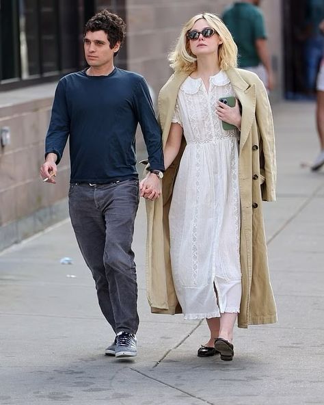 #NEW: Elle and Gus photographed in Manhattan🩷 #ElleFanning/@ElleFanning Elle Fanning Street Style, Walking Hand In Hand, Elle Fanning Style, Tan Trench Coat, Famous Comics, Celebrity Photographers, Street Style Summer, Elle Fanning, Star Style