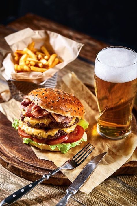 Burger Photography, Beer Burger, Gourmet Burger, Burger Menu, Gourmet Burgers, Pub Food, Burger Bar, Burger And Fries, Food Drink Photography