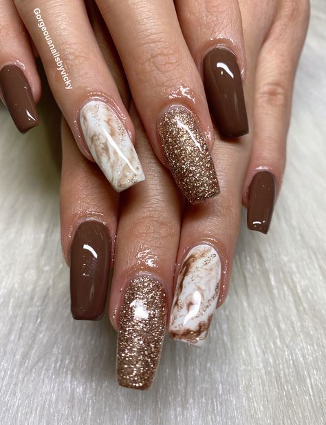 Nail Art Simple Elegant Classy Brown, Brown Naildesign, Marbal Art Nail, Marbal Nails Arts, Nail Art Coklat, Elegant Brown Nails, Brown Marbled Nails, Brown Nails Marble, Brown Marble Tip Nails