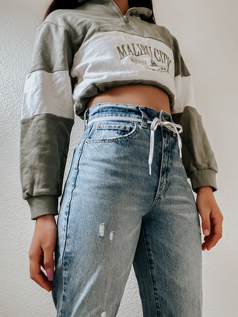 green and white half zip • vintage jeans • shoelace belt Shoelace As Belt, Jeans With Shoelace Belt, Shoelace Jeans Hack, Shoe Lace Belt Outfit, Shoe Lace Belt, Clothes Washing Hacks, New Jeans Trend, Shoelace Belt, Belt Outfit