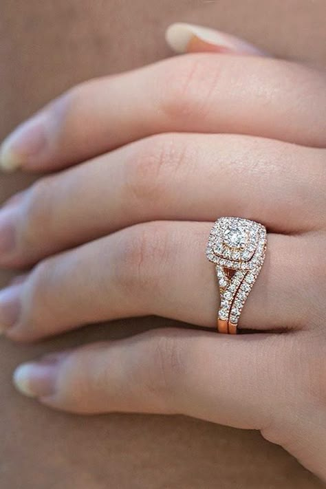 Round Halo Engagement Rings, Cool Wedding Rings, Gorgeous Rings, Round Halo, Wedding Rings Halo, Mexican Jewelry, Beautiful Wedding Rings, Rings Ideas, Wedding Rings Rose Gold