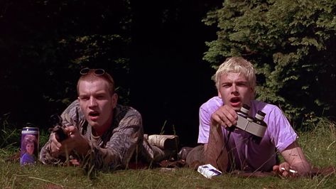 Trainspotting:  points of saturated colour and odd fitting items.  Graphic prints etc. Mark Renton, Paramount Movies, Big Television, Sick Boy, Movies To Watch Online, Trainspotting, Ewan Mcgregor, Movie Fashion, Movie Review