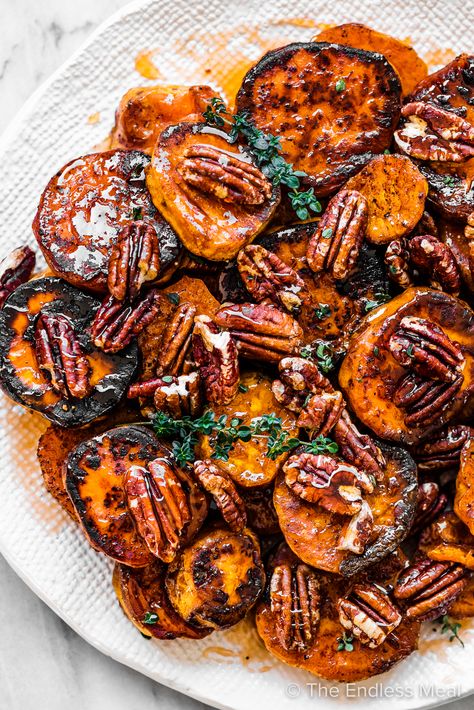 Honey Sweet Potatoes, Roasted Sweet Potato Slices, Hot Honey Recipe, Smashed Sweet Potatoes, Maple Sweet Potatoes, Sweet Potato Recipes Healthy, Thanksgiving Side Dishes Easy, Stuffed Sweet Potato Healthy, Xmas Dinner