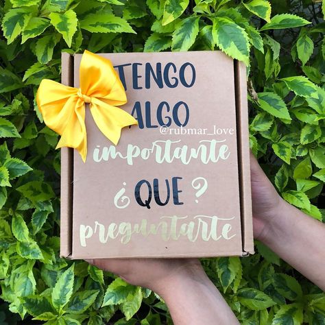 Se acercan las #graduaciones 🎓; un momento para #celebrar que concluiste con tanto #esfuerzo 🎉… Tenemos los mejores #regalos 🎁, para ti "Cajas personalizadas" ¿Quieres ser mi madrina de #graduación 👩🏻‍🎓? Godparent Gifts, God Parents, With Friends, Friends Family, The World, Gifts, On Instagram, Instagram