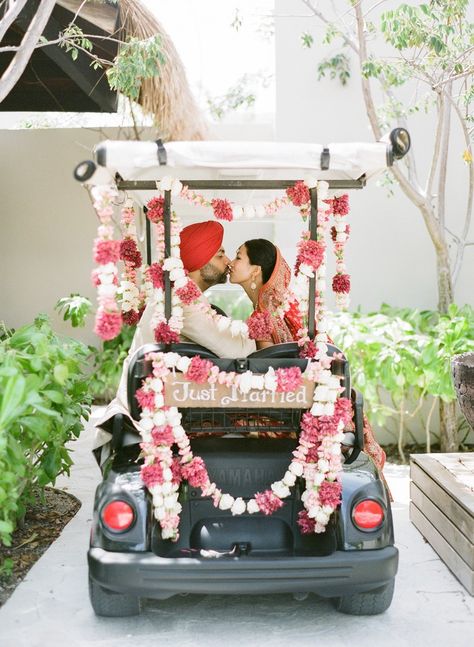 The Getaway Car: Golf Carts https://t.co/jHB3XI2a2a https://t.co/aF2hwqJE42 More: https://t.co/CFKK83P2AW https://t.co/GXtW9nEc7c Proposal Engagement Ideas, Golf Cart Decorations, Wedding Getaway Car, Great Marriage, Car Golf, Wedding Carriage, India Wedding, Wedding Exits, Saying Yes