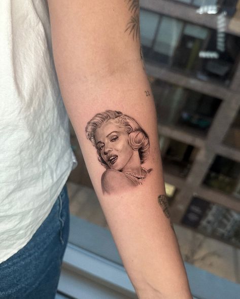 Micro Marilyn Monroe portrait ✨ My books are open, DM me your ideas! #marilynmonroe #microrealism #microportrait #uktattoo #londontattoo Monroe Tattoo, Marilyn Monroe Tattoo, Marilyn Monroe Portrait, London Tattoo, Car Personalization, My Books, Marilyn Monroe, Dm Me, Tattoos