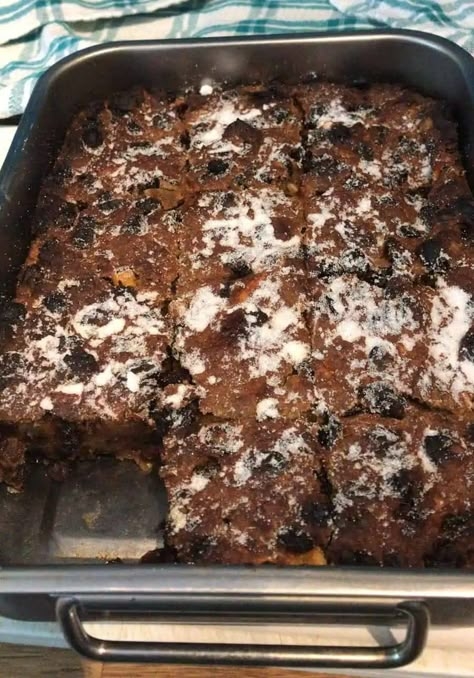 Nanny's Bread Pudding English Bread Pudding, Bread Pudding Easy, Old Fashioned Bread Pudding, Lemon Pound Cake Recipe, Quick Cake, Meatball Recipes Easy, Dried Fruit Mix, Fruitcake Recipes, Bread Pudding Recipe