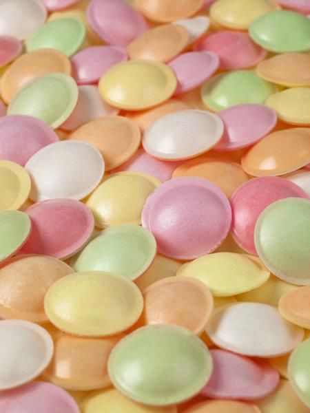 :O) 'Flying Saucers' with super sour sherbert inside!!!!! Sherbert Aesthetic, Flying Saucer Sweets, 90s Sweets, Penny Sweets, 70s Food, Old Sweets, Lolly Jars, Vintage Sweets, Penny Candy