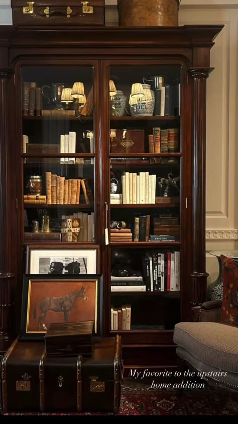 British Country House Interior, Ralph Lauren Interiors English Country, English Country Library, English Townhouse Interiors, Bedroom Ralph Lauren, English Homes Interiors, British Countryside Aesthetic, Ralph Lauren Interior Design, Ralph Lauren Home Living Room