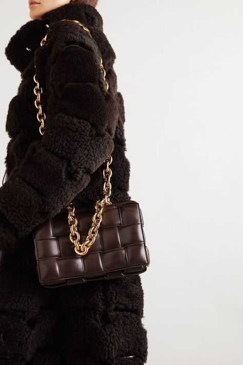 Bottega Padded Cassette, Chain Bag Outfit, Chunky Gold Chain, Bags Ideas, Chocolate Leather, Bag Collection, Classic Fashion, Cute Bags, Chain Bags