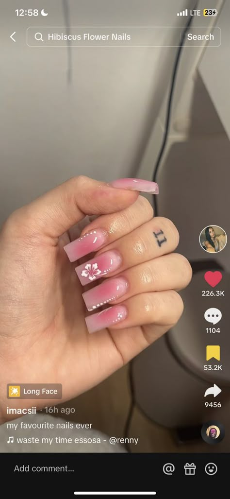 Acrylic Nails Hawaiian Flowers, Light Pink Tropical Nails, Pink Nails With Hawaiian Flower, Holiday Flower Nails, Summer Flower Acrylic Nails, Hibiscus Flower Nails 2000s, Hibiscus Flower Nail Designs, Summer Nail Inspo Flowers, Ombre Hibiscus Flower Nails