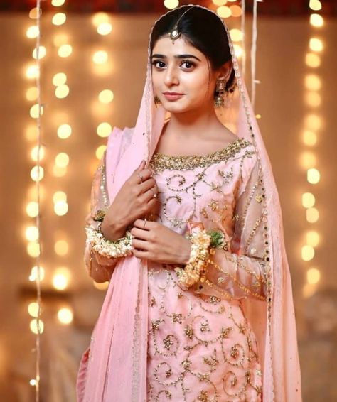 Bride Images, Sehar Khan, Status Aesthetic, Aesthetic Status, Guru Randhawa, Pakistan Dress, Pakistani Actors, Pakistani Fashion Party Wear, Indian Bridal Dress