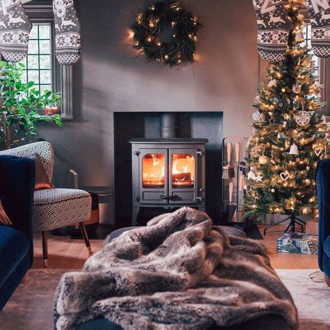 Zoe Sugg House, Zalfie House, Christmas Setup, Cottage House Interior, 1st Of December, Zoe Sugg, Cosy Room, Zoella, Christmas Decorations For The Home