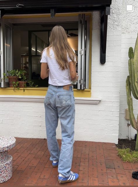 Levis 501 Outfit Street Style, Vintage Levis Jeans Outfit, School Basic Outfits, Levis Women Outfits, Porto Outfits, Vintage Levis Outfit, Levis 501 Outfit, Gabi Sullivan, Levi Jeans Outfit