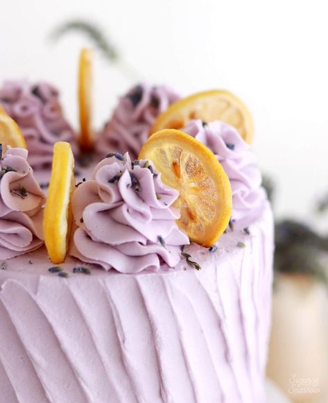 Lavender Cake Design, Lavender Cake Recipe, Lemon Lavender Cake, Lavender Buttercream, Candied Lemon Slices, Moist Lemon Cake, Lavender Cake, Entertaining Food, Lavender Recipes