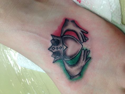 Italian flag claddagh Italian And Irish Tattoo, Irish Italian Tattoo, Irish Flag Tattoo, Italian Tattoo Ideas, Butterfly Ankle Tattoos, Tattoo Ideas Simple, Italian Tattoos, Flag Tattoos, Simple Images