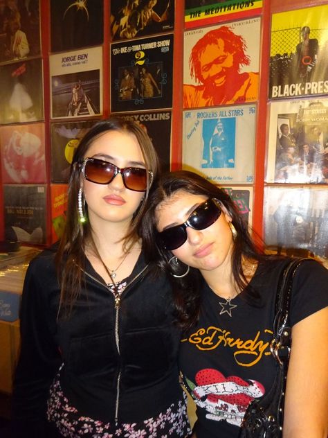 #y2k #vintage #00s #2000 #ootd #girls #friends #aesthetic #sunglasses #vintagestyle #rnb #fashion #inspo #style 2000s Sunglasses Aesthetic, Y2k Sunglasses Outfit, Y2k Sunglasses Aesthetic, 2000s Music Aesthetic, Girls Friends Aesthetic, 2000 Sunglasses, Sunglasses 2000s, 2000s Sunglasses, Y2k Outfits Street Styles