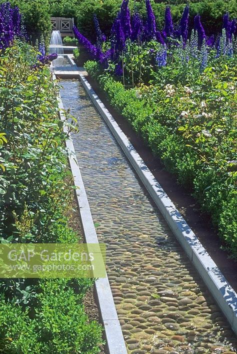 Water rill with Rosa and Delphiniums - Alnwick Castle Water Rill, Vines Art, Garden Stream, Perennial Gardens, Alnwick Castle, Garden Pond Design, Garden Water Feature, Gardening Landscaping, Pond Water Features