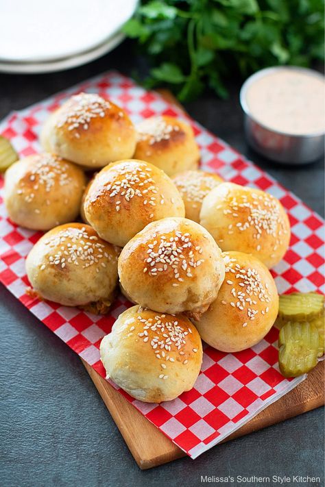 Cheeseburger Bites, Field Meals, Mini Cheeseburger, Burger Bites, Frozen Dinner Rolls, Frozen Bread Dough, Bacon Burger, Mini Burgers, The Bun