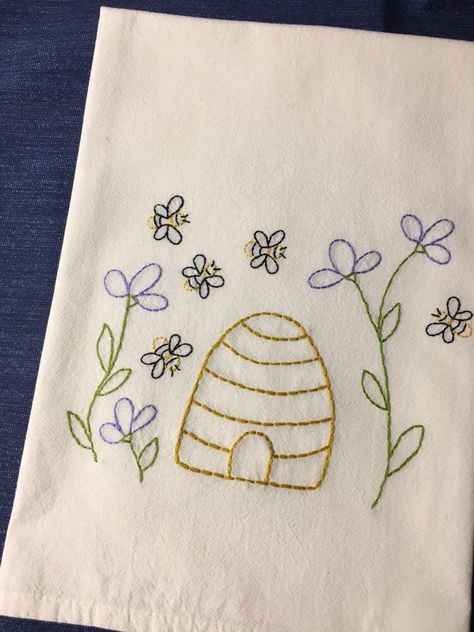 Craft Ideas To Sell, Designs For Kitchen, Towel Embroidery Designs, Tea Towels Embroidery, Bee Embroidery, Towel Embroidery, Embroidery Patterns Vintage, Embroidered Towels, Towel Pattern