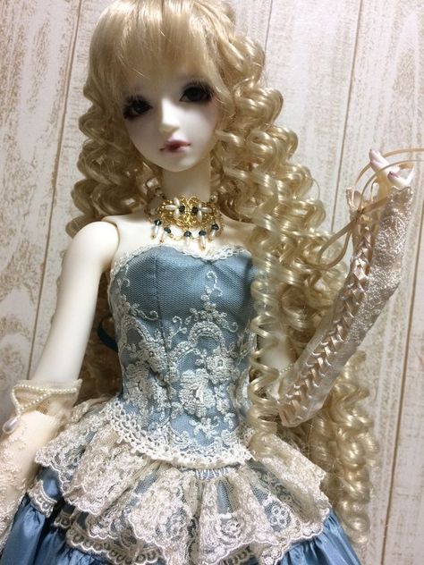 Celebrity Instagram, Doll Aesthetic, Fantasy Art Dolls, Paparazzi Photos, Gothic Dolls, Living Dolls, Old Dolls, Doll Parts, Pretty Dolls