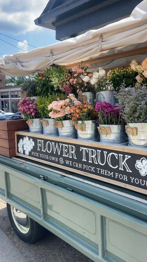 Farmers Market Flowers, Farmers Market Booth, Farmers Market Display, Glory Of The Snow, Things To Do In Nashville, Flower Shop Design, To Do In Nashville, Cut Flower Farm, Truck Driving