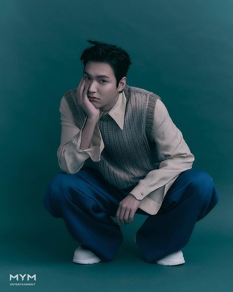 Crouching Pose, High Fashion Poses, Headshot Poses, Baby Photoshoot Boy, Fashion Model Poses, Kim Joon, Human Poses Reference, Face Photography, Human Poses