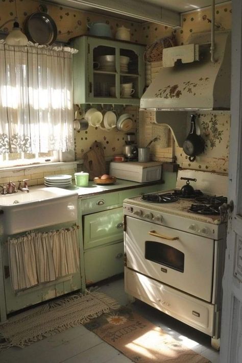 Budget Kitchen Cabinets, Cozy English Cottage, English Cottage Kitchens, Country Cottage Living, Rustic Kitchen Ideas, Old Fashioned Kitchen, Cottage Kitchen Design, Layout Kitchen, Country Kitchen Ideas