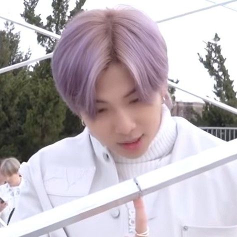 Namjoon Purple, Pastel Purple Hair, Kim Joon, Hair Icon, Bts Jimin Funny, Soft Purple, Pastel Purple, Bright Stars, Purple Aesthetic