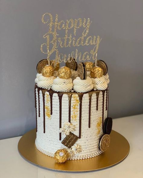 A towering buttercream cake with dark chocolate drips, buttercream swirls and tasty chocolates. The perfect addition to any special occasion. Complete with a glittering gold birthday topper. Vanilla Oreo Cake, Cake Chocolate Ganache, Birthday Drip Cake, Super Moist Chocolate Cake, Vanilla Oreo, Buttercream Birthday Cake, Candy Birthday Cakes, Chocolate Cake Designs, Chocolate Drip Cake