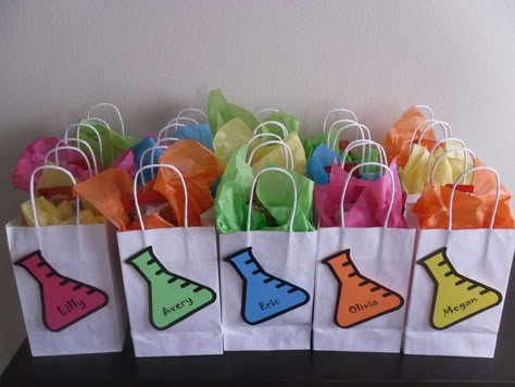 Science is Fun! Birthday Party Ideas | Photo 2 of 48 | Catch My Party Science Party Favors, Fun Birthday Party Ideas, Science Themed Party, Science Birthday Party Ideas, Scientist Birthday Party, Mad Scientist Birthday, Mad Science Party, Scientist Birthday, Mad Scientist Party