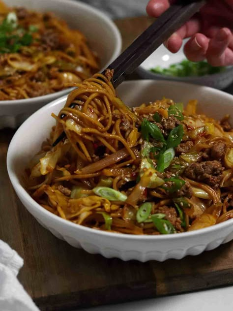 Spicy Pork and Cabbage Noodles - Emily Eats Things Pork And Cabbage Recipes, Spicy Pork Noodles, Spicy Noodles Recipe, Cabbage Noodles, Easy Asian Noodles, Cabbage And Noodles, Pork Noodles, Pork And Cabbage, Spicy Noodles