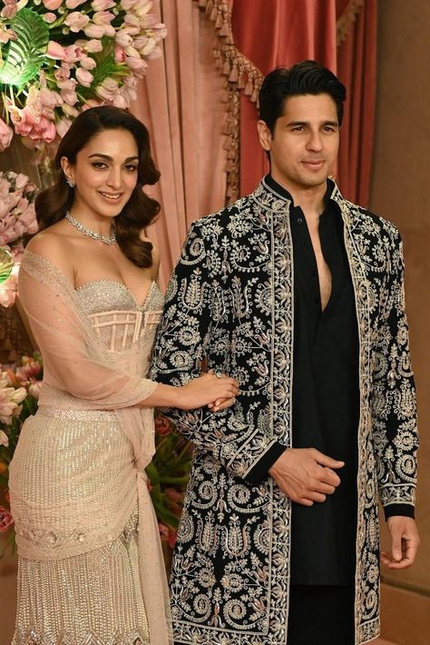 Anant-Radhika's Sangeet: Star-Studded Guestlist & Justin Bieber’s Performance - ShaadiWish Sangeet Outfit Bridal And Groom, Sangeeth Dress Couple, Sid Kiara Wedding, Sangeet Outfit For Couple Indian, Sidharth Malhotra Wedding, Sidharth Kiara, Sid Kiara, Kiara Advani Sidharth Malhotra, Radhika Merchant Sangeet Outfit