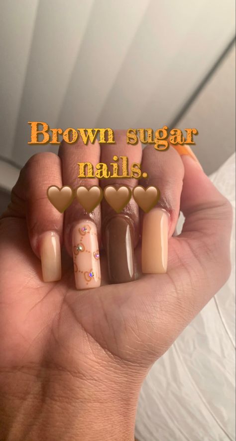 Brown Nails With Charms, Brown Sugar Nails, Light Brown And Dark Brown Nails, Elegant Brown Nails, Brown Sugar Spice Nails, Nailart Brown, Brown Kawaii Nails, Sugar Nails, Brown Nails