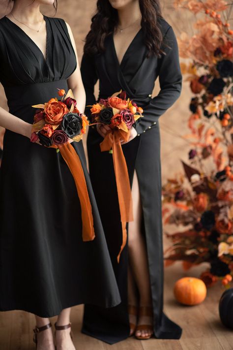 Halloween Themed Wedding Bridesmaid Dresses, Halloween Bridesmaid Dress, Diy Bridesmaid Bouquet, Orange Wedding Themes, Rusting Wedding, Gorgeous Bouquet, Fall Wedding Color Palette, Dark Red Roses, Burnt Orange Weddings