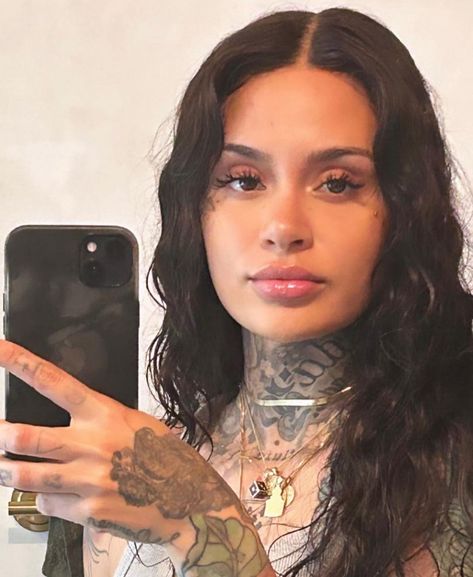 kehlani Kehlani Aesthetic, Kehlani Concert, Kehlani Parrish, Chris Brown X, Flower Wrist Tattoos, Burgundy Hair, Kehlani, Hair Stylist Life, Facial Features