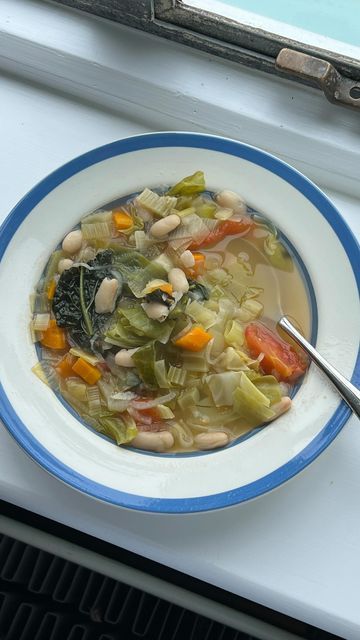 Xanthe Gladstone on Instagram: "Minestrone ✨ perfect weekday lunch and swap out any of the veg for whatever you have in your fridge!" Xanthe Gladstone, Summer Minestrone, Cabbage Juice, Seasonal Vegetables, Lunch Recipe, Delicious Lunch, Cannellini Beans, Vegetable Seasoning, Yummy Lunches