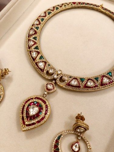 Royal Jewellery, Jadau Jewellery, Rajputi Jewellery, Antique Gold Jewelry Indian, Antique Jewellery Designs, Antique Jewelry Indian, Bridal Jewelry Collection, Antique Gold Jewelry, Indian Jewelry Sets