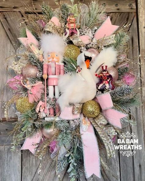 Ba Bam Wreaths, Nutcracker Wreath, Pink Nutcracker, Nutcracker Figures, Turquoise Christmas, Nutcracker Christmas Decorations, Candyland Christmas, Christmas Pink, Christmas Crackers