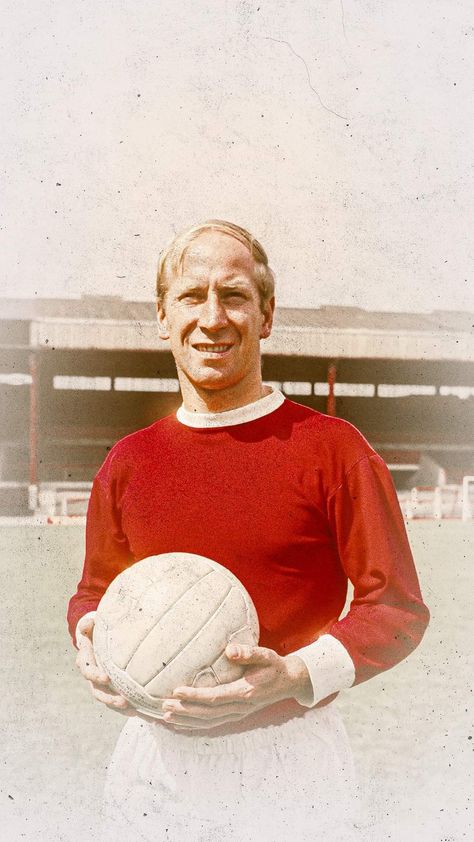 Iconic Manchester United Photos, Manchester United Players 2022, Manchester United Retro, Vintage Manchester United, Manchester Old Trafford, Fashion 60s, United Wallpaper, Football Drawing, Bobby Charlton