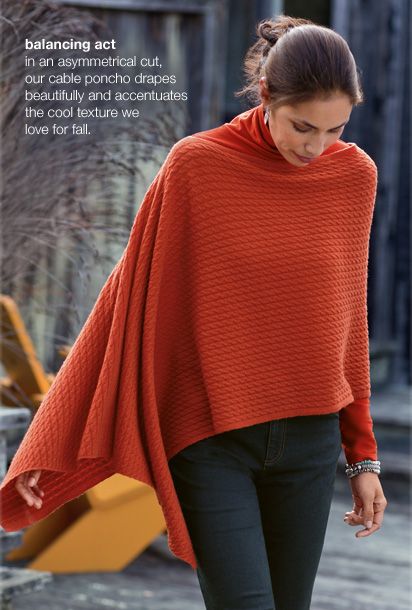 wish i could wear ponchos as chic as this. Great Fall look. Long Flowy Dresses, High Fashion Clothing, Sassy Style, High Fashion Runway, Poncho Knitting Patterns, Flowy Dresses, Yarn Inspiration, Knitted Cape, Wool Poncho