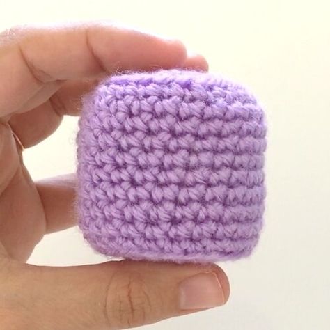 Crochet Cylinder Pattern, How To Crochet A Cylinder, Crochet Cylinder, Written Crochet Patterns, Amigurumi Projects, Knit Inspiration, Keychain Pattern, Crochet Fish, Crochet Keychain Pattern