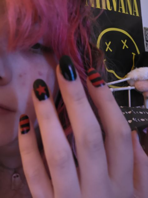 Nail Inspiration Grunge, Emo Nail Ideas Simple, Nail Ideas Emo, Emo Nails Short, Emo Nails Ideas, Emo Short Nails, Grunge Nails Short, Punk Nails Grunge, Emo Nail Ideas