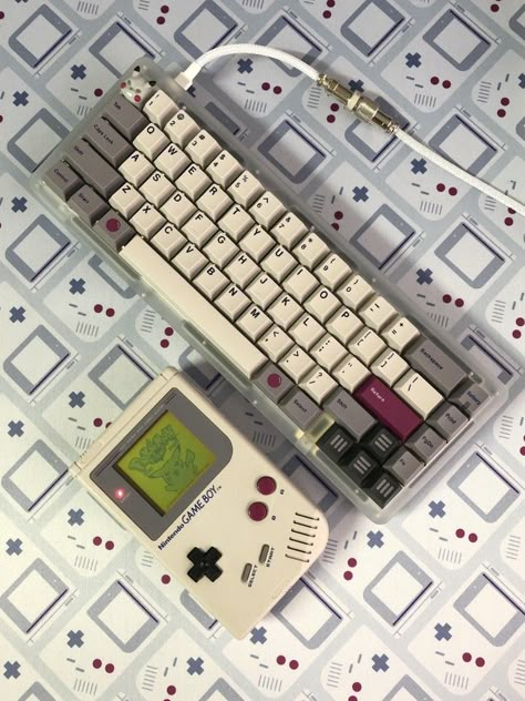 Mechanic Keyboard Aesthetic, Keyboard Ideas, Diy Mechanical Keyboard, Custom Keyboard, Computer Set, Video Game Room Design, Pc Builds, Pc Setups, Bedroom Setup