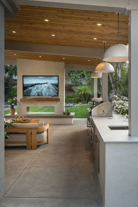 🌟🍽️ Elevate your outdoor entertainment with this stunning kitchen and lounge area! Featuring modern appliances, a cozy seating arrangement, and an outdoor TV for the ultimate viewing experience, this space is perfect for hosting gatherings or enjoying a quiet night under the stars. Whether you’re cooking up a feast or relaxing with friends, this outdoor oasis has it all! Who’s ready to enjoy life outdoors? 🌿⁠
⁠
Landscape Design & Build: @designbybrookside⁠
Photography: @emma_a_photo⁠
⁠ Outdoor Fireplace Entertaining Area, Backyard Indoor Outdoor Space, Backyard Tv Area, Backyard Kitchen With Pool, Covered Outdoor Lounge Area, Outdoor Kitchen Design With Fireplace, Aesthetic Outdoor Kitchen, Outdoor Entertainment Area Covered, Outdoor Kitchen Pool House