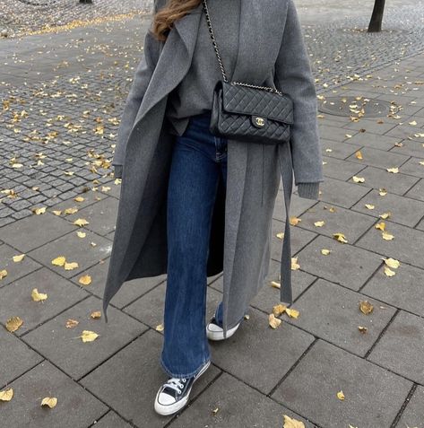 Winter Outfit Gray Coat, Grey Belted Coat Outfit, Grey Wrap Coat Outfit, Dark Grey Wool Coat Outfit, Grey Wool Trench Coat Outfit, Dresses For Winter Casual, Long Grey Coat Outfit Winter, Outfit Manteau Gris, Grey Trousers Outfit Winter