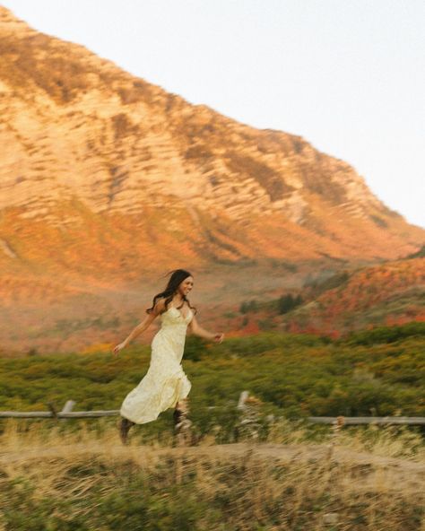 Finally sharing some of these Utah fall colors 🍂🌾🏔️🤎 many more to come Utah Senior Pictures, Senior Pictures Utah, Utah Fall, Many More To Come, Spring Park, Senior Photoshoot, Senior Photo, More To Come, Senior Session