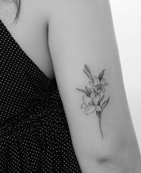 Lily Flower Wrist Tattoo, Lily Tattoo Back Of Arm, Azalea Tattoo Simple, Alstromeria Tattoos, Amaryllis Flowers Tattoo, Amaryllis Flower Tattoo, Amelia Tattoo, Alstroemeria Tattoo, Amaryllis Tattoo