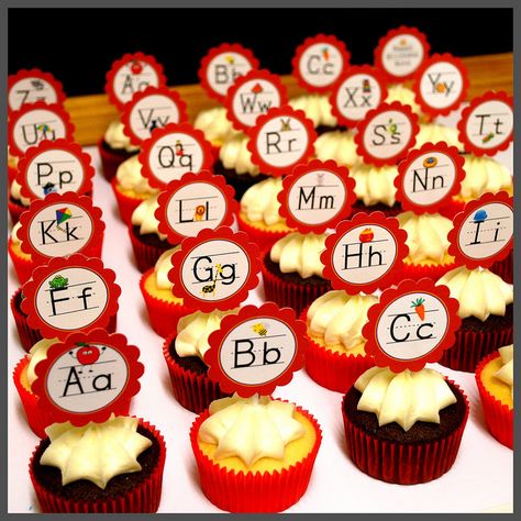 Graduation Cupcake Cake, Alphabet Birthday Parties, Abc Birthday Parties, Teacher Graduation Party, Teacher Cupcakes, Alphabet Party, School Cupcakes, Alphabet Birthday, Teacher Party